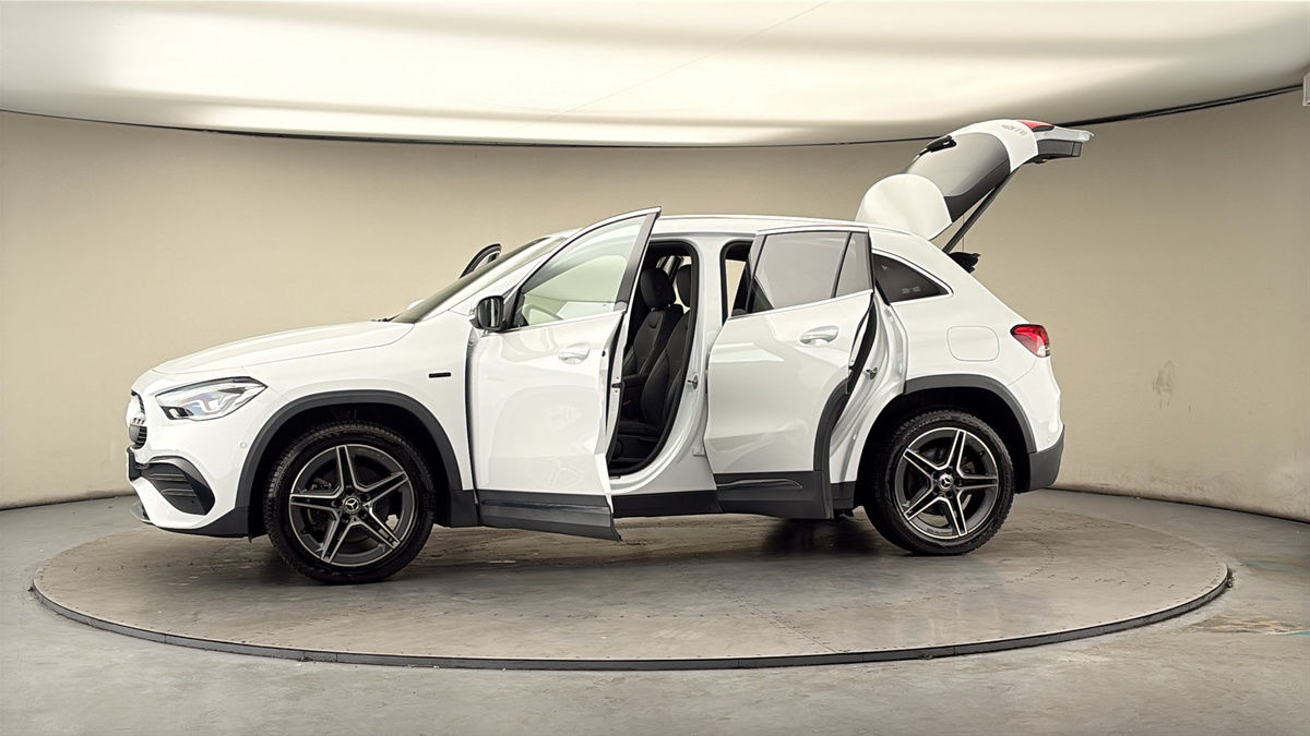 More views of Mercedes-Benz GLA