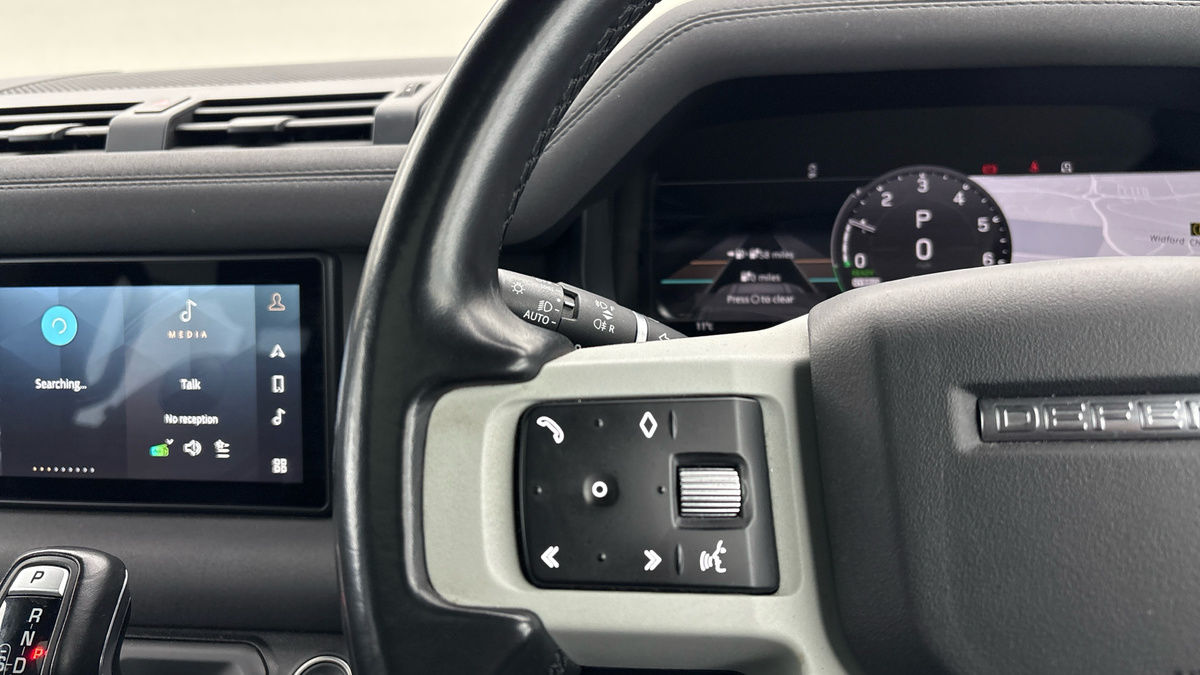 Land Rover Defender 110 Image 13