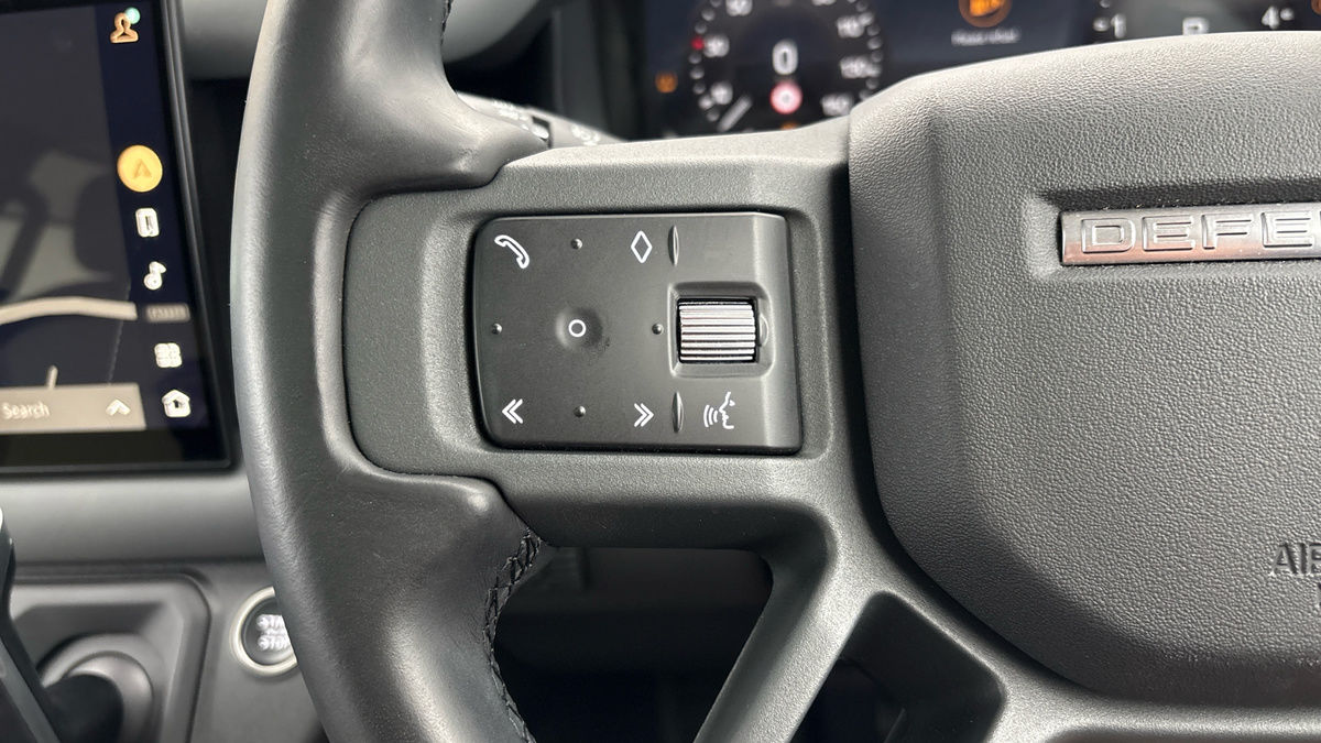 Land Rover Defender 110 Image 13