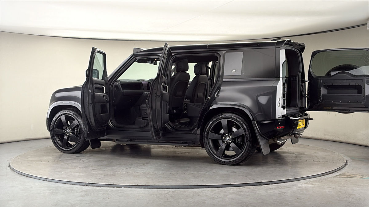 More views of Land Rover Defender 110