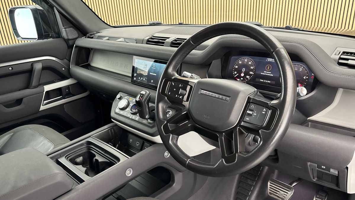 Land Rover Defender 110 Image 5
