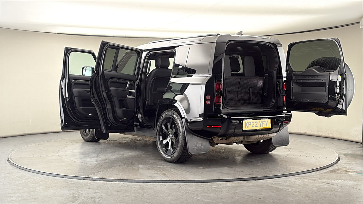 Land Rover Defender 110 Image 23