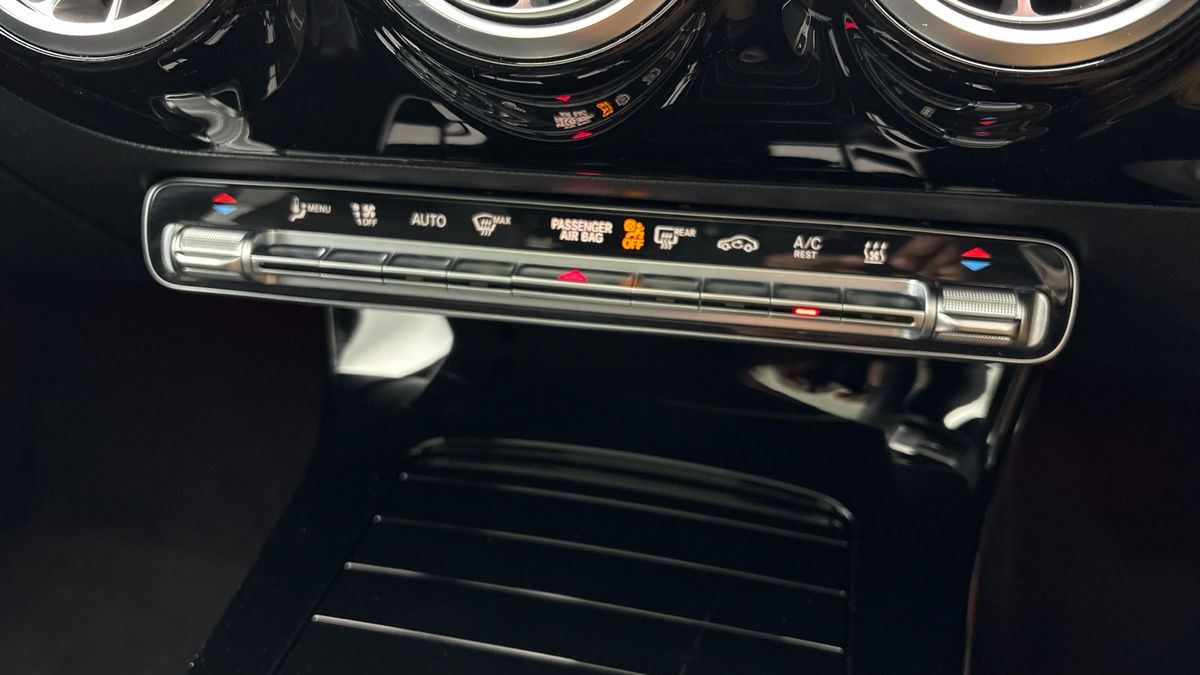 Mercedes-Benz CLA Image 25