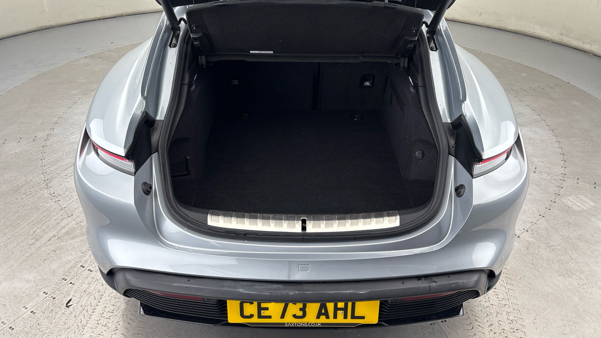 Porsche Taycan Image 12