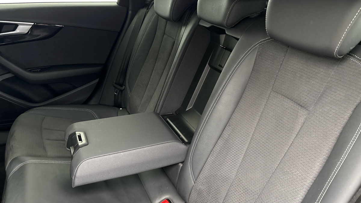 Audi A4 Avant Image 9