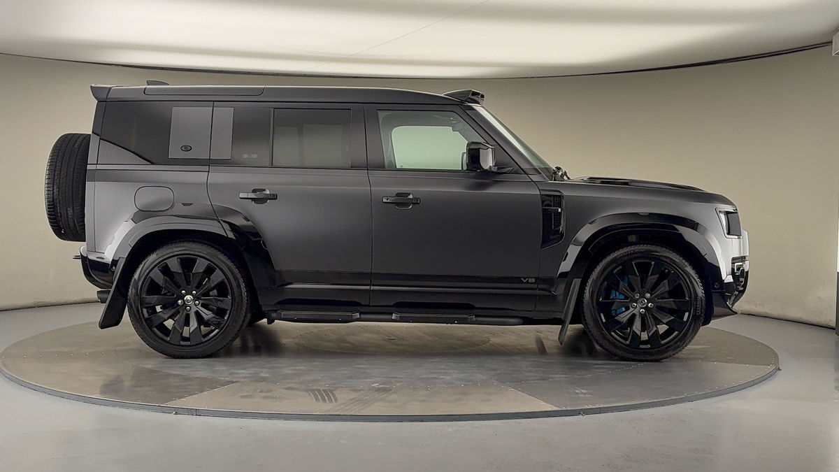 Land Rover Defender 110 Urban Image 32