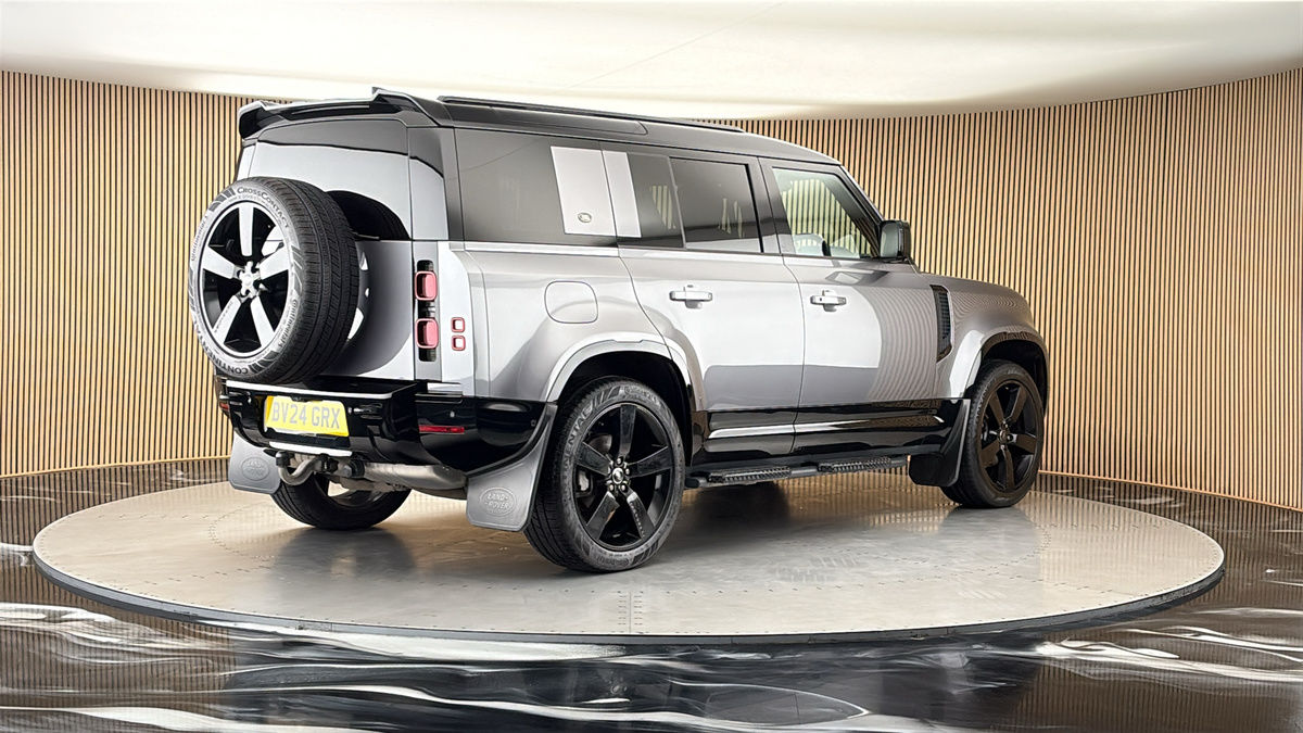 Land Rover Defender 110 Image 21