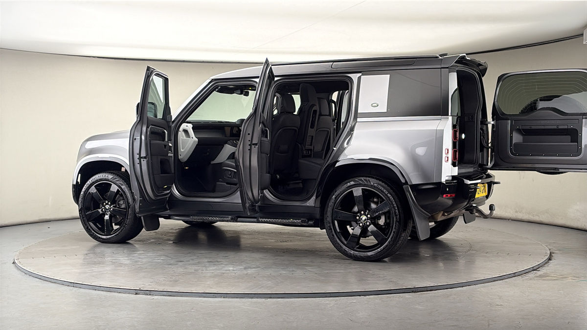 More views of Land Rover Defender 110