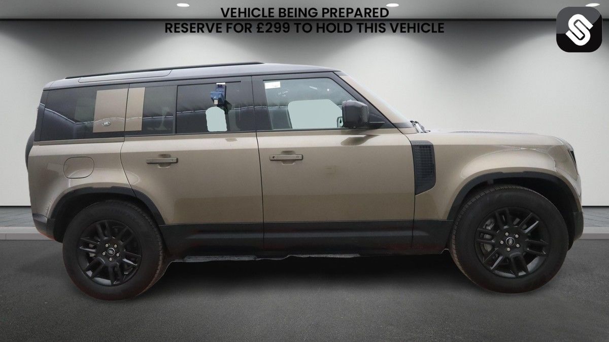 Land Rover Defender 110 Image 5