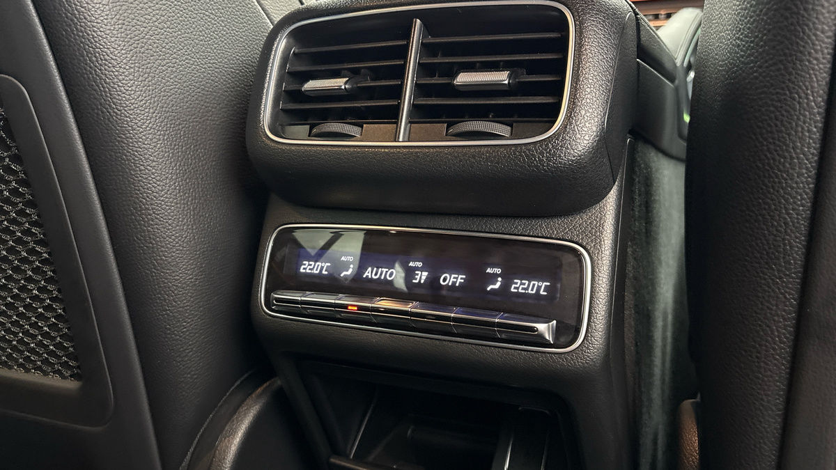 Mercedes-Benz GLE Image 25