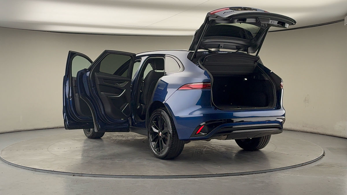 Jaguar F-PACE Image 23