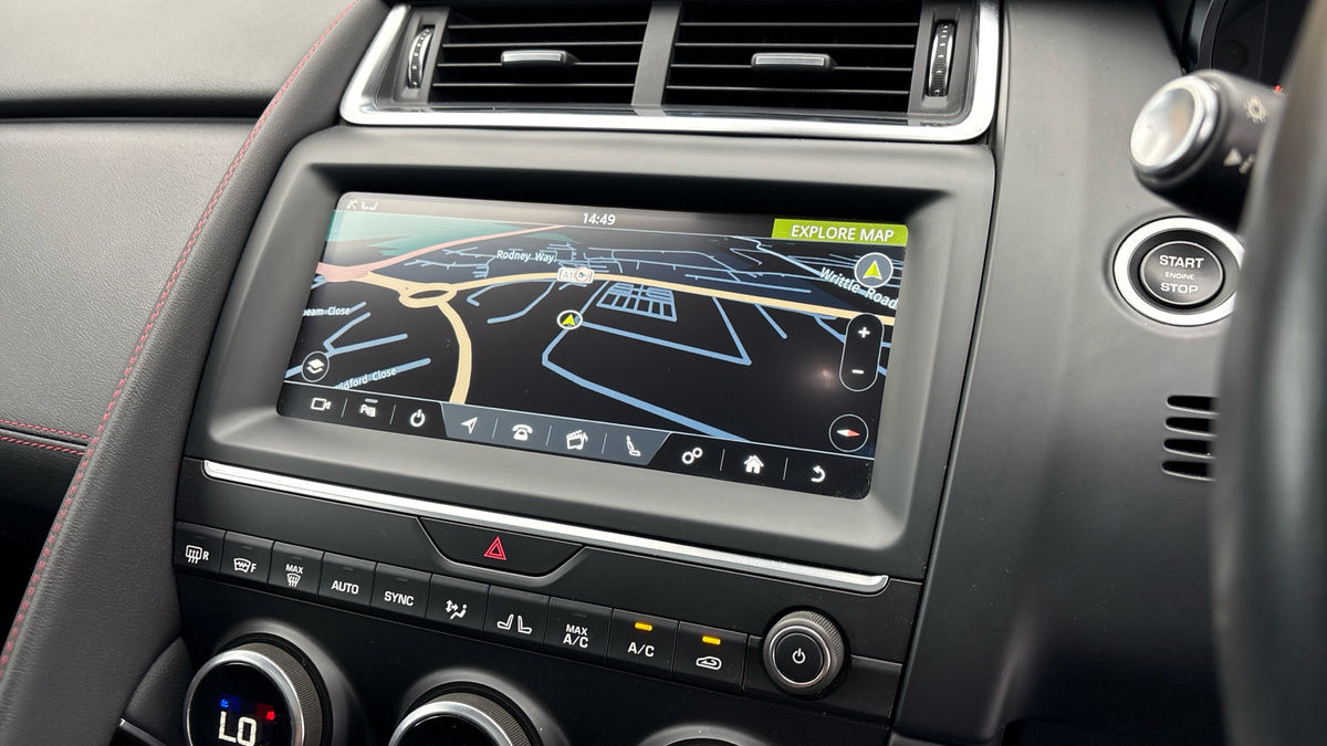 Jaguar E-PACE Image 17