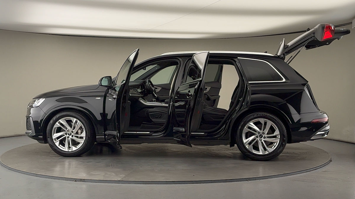 More views of Audi Q7