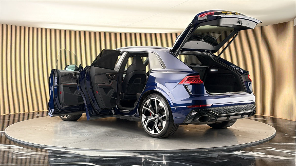 More views of Audi RSQ8