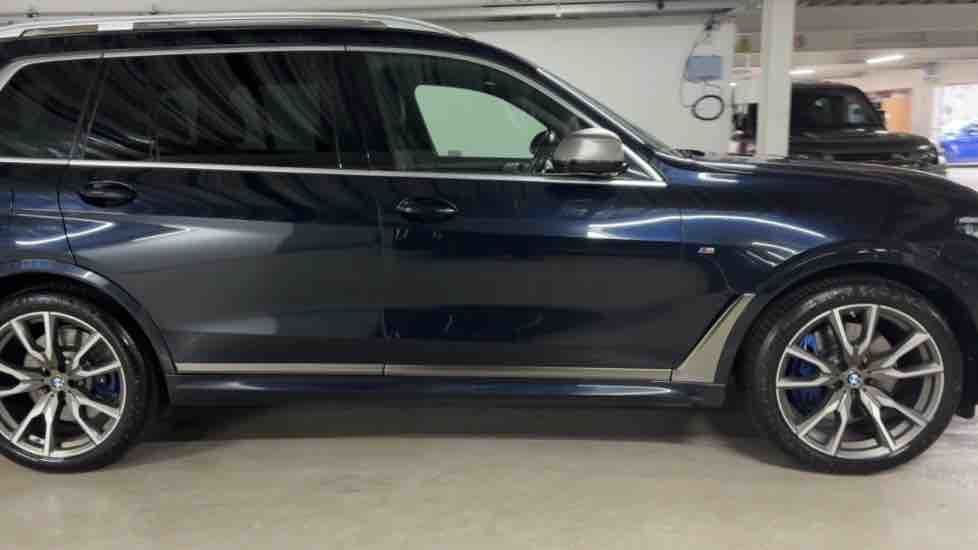 More views of BMW X7