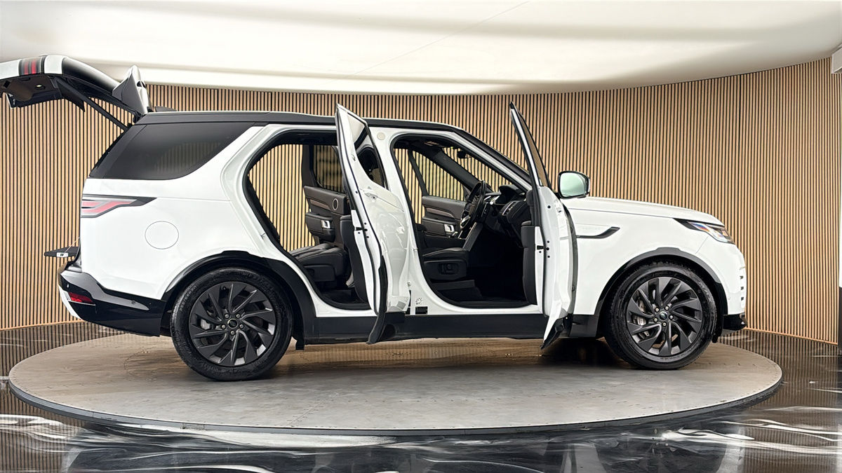 More views of Land Rover Discovery