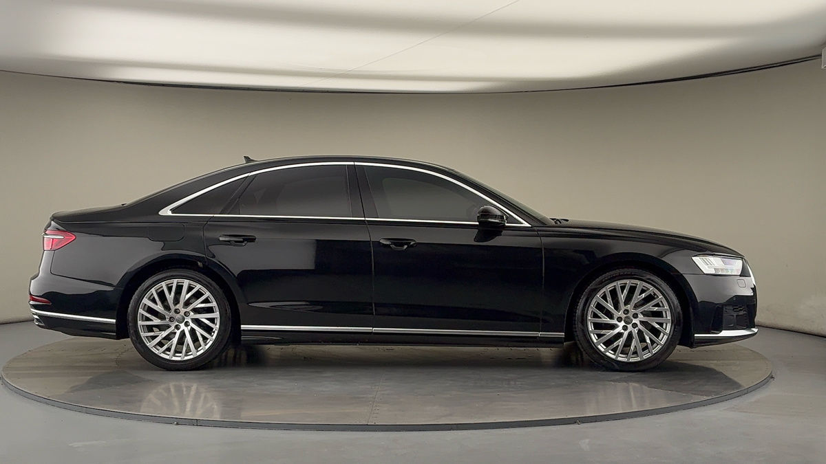 Audi A8 Image 16