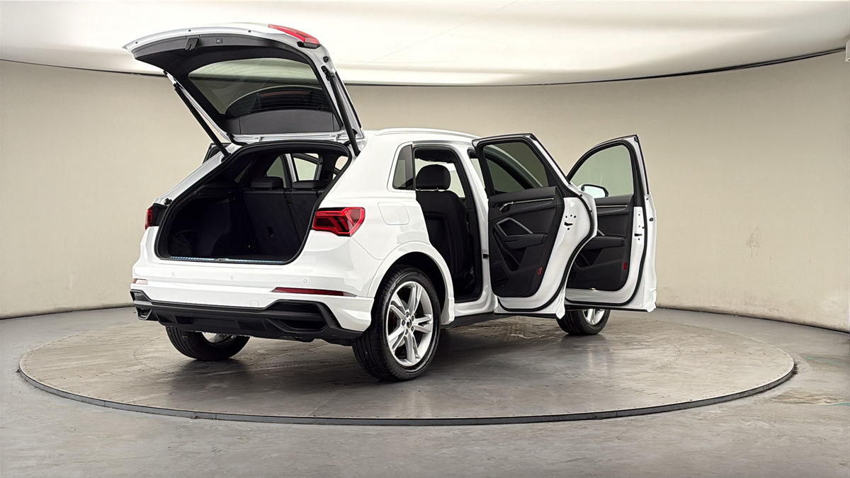 More views of Audi Q3