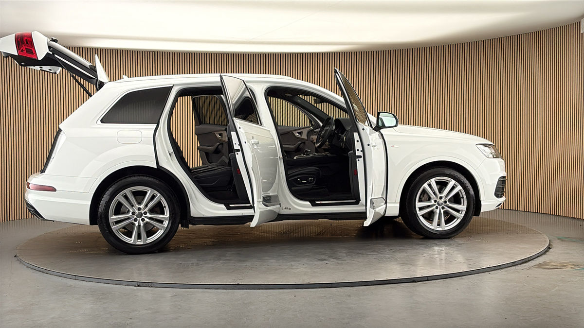 More views of Audi Q7