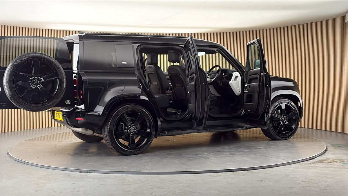 More views of Land Rover Defender 110