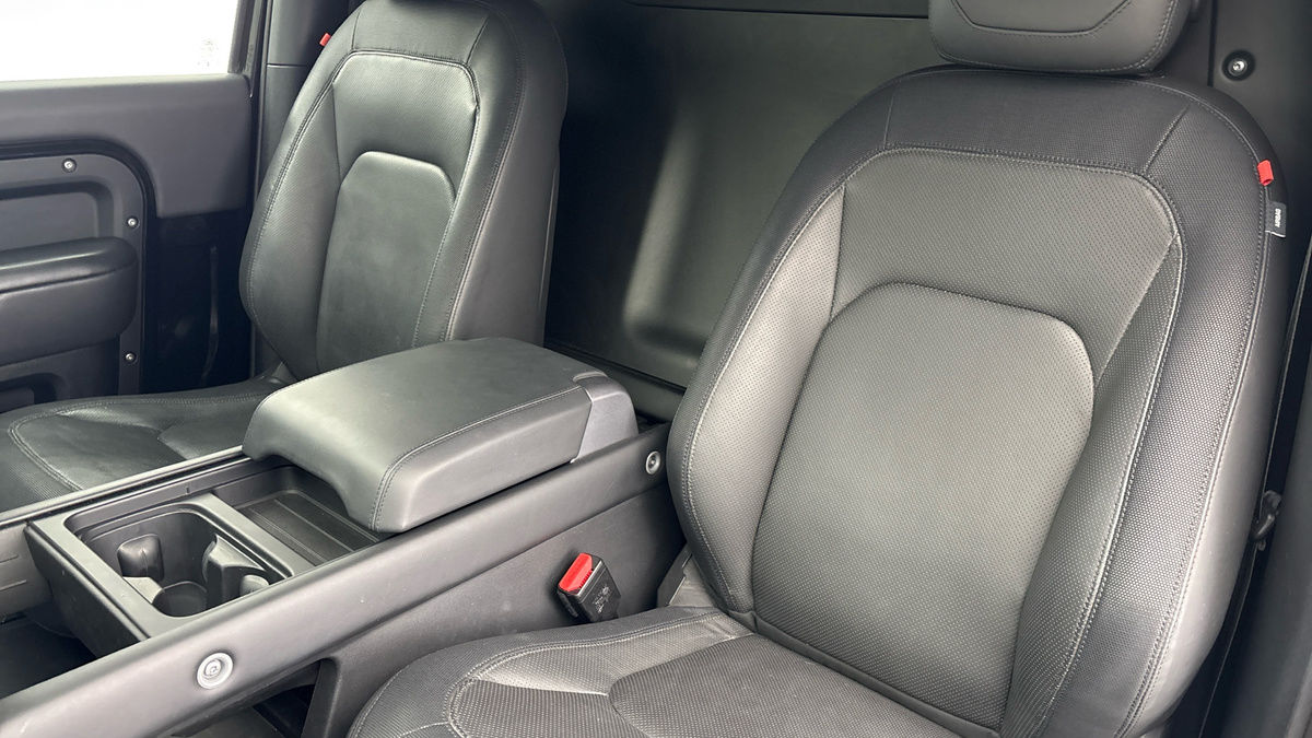 Land Rover Defender 90 Image 7