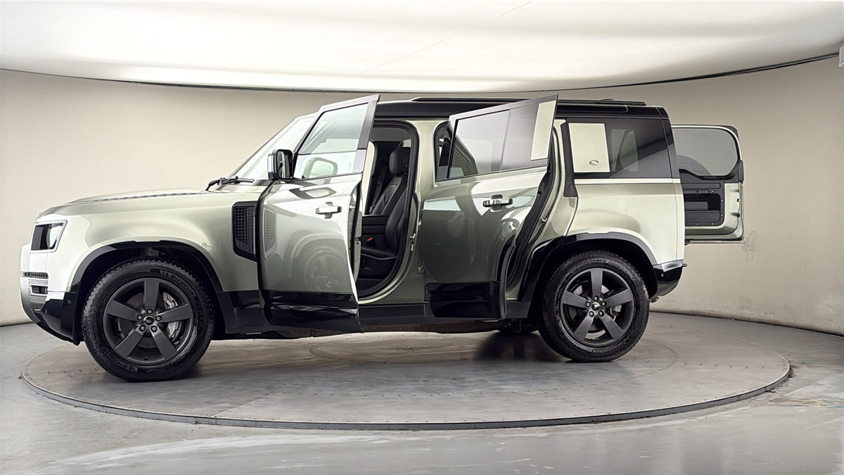 More views of Land Rover Defender 110