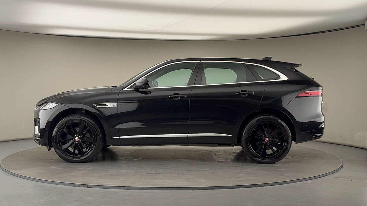 Jaguar F-PACE Image 15