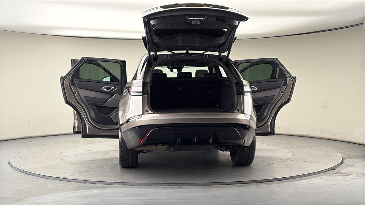 More views of Land Rover Range Rover Velar