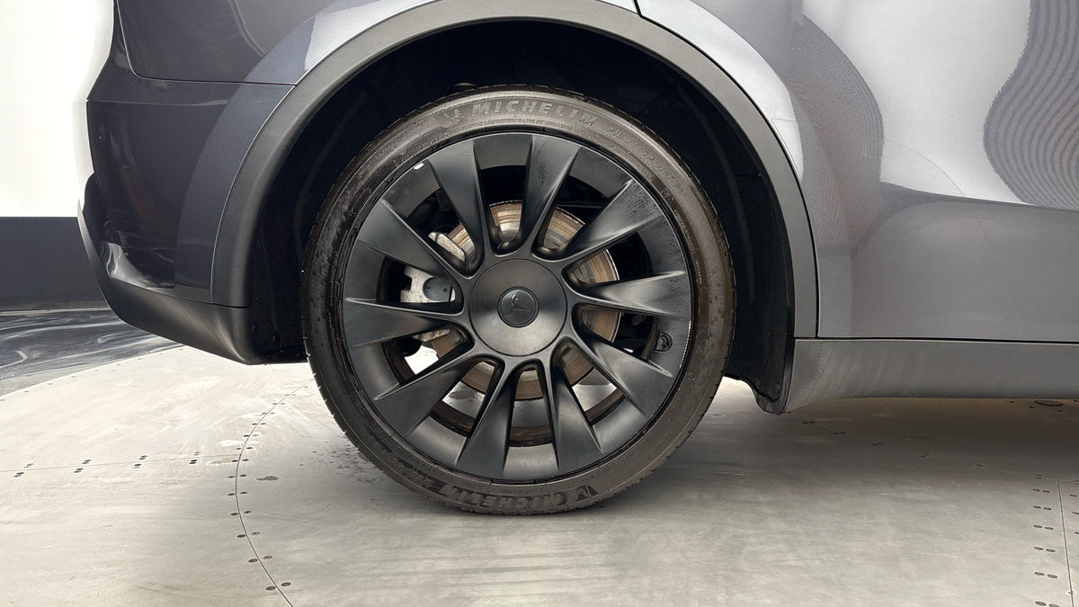 Tesla Model Y Image 10
