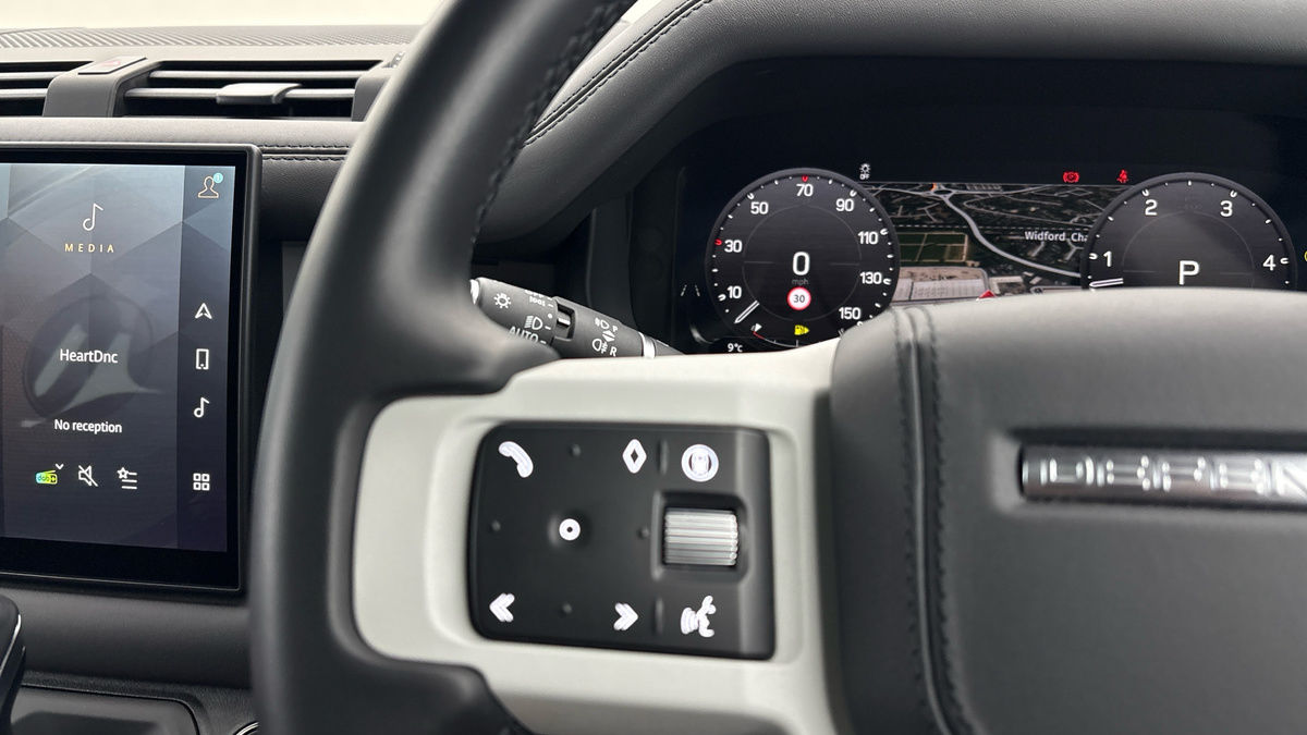 Land Rover Defender 110 Image 13