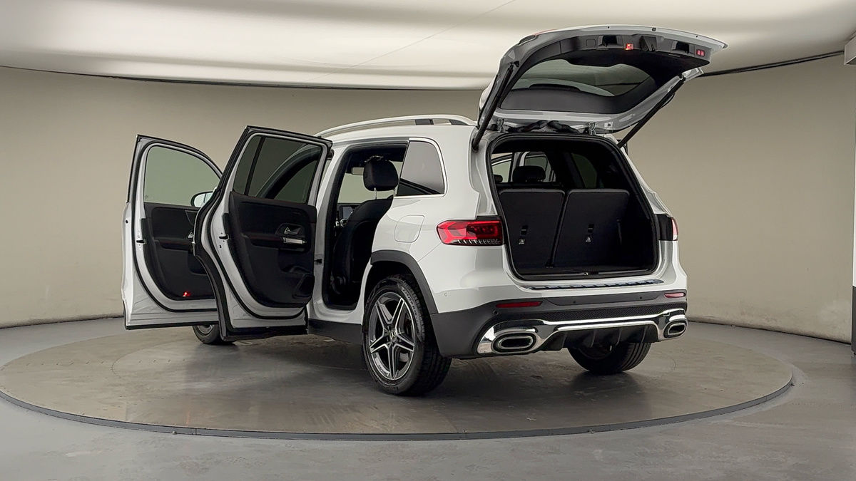 Mercedes-Benz GLB Image 23