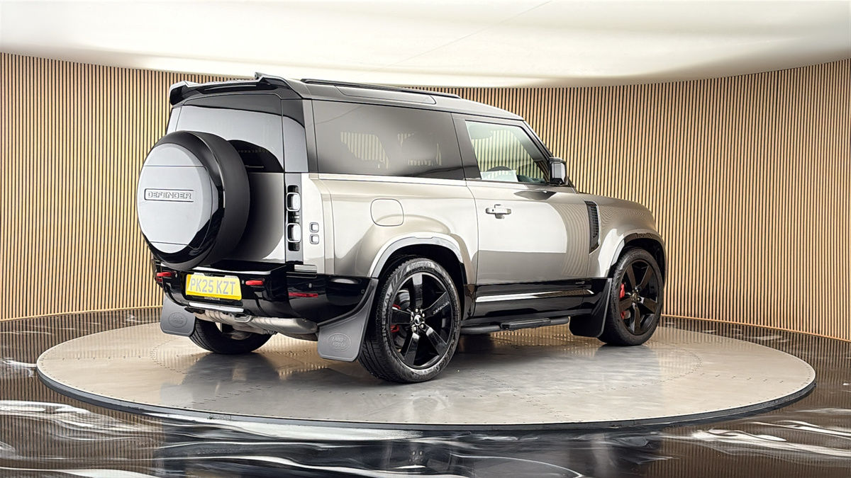 Land Rover Defender 90 Image 21