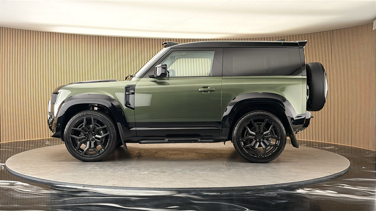 Land Rover Defender 90 Urban Image 15