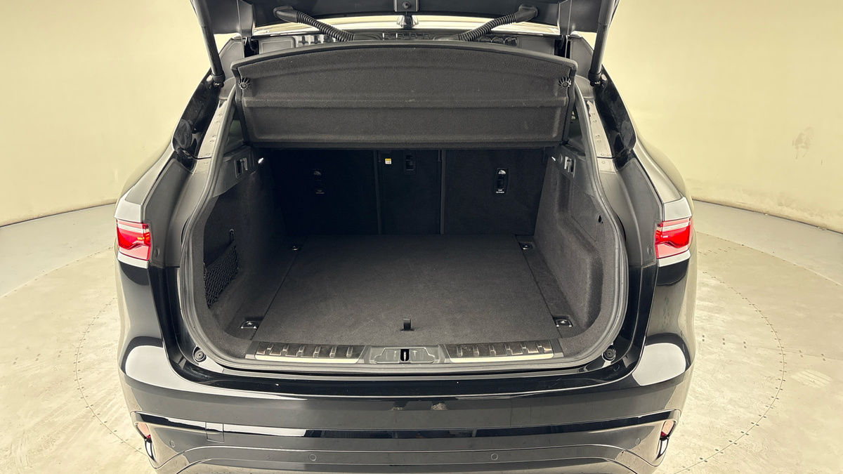 Jaguar F-PACE Image 11