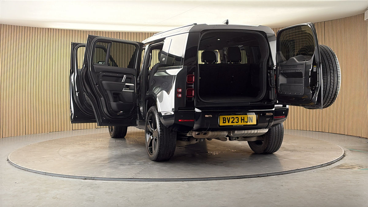 More views of Land Rover Defender 110