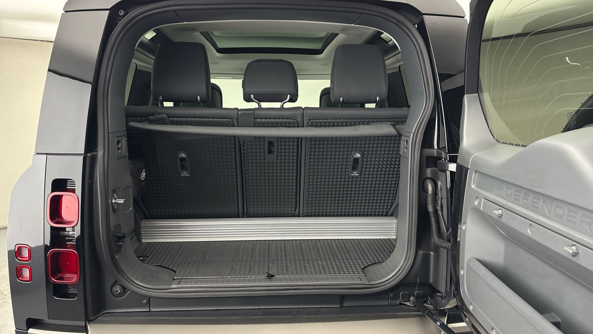 Land Rover Defender 90 Image 11
