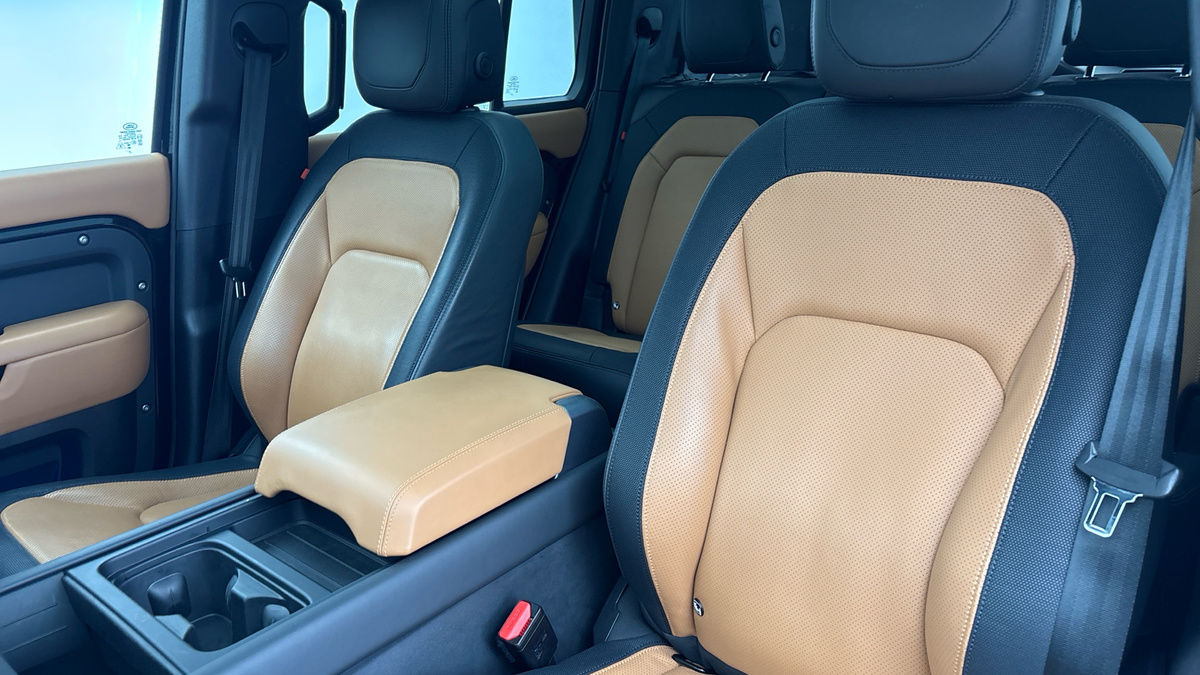 Land Rover Defender 110 Image 7