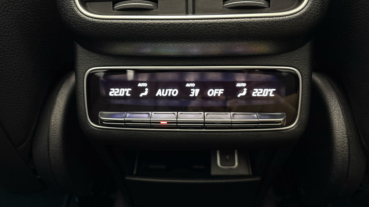 Mercedes-Benz GLE Image 28