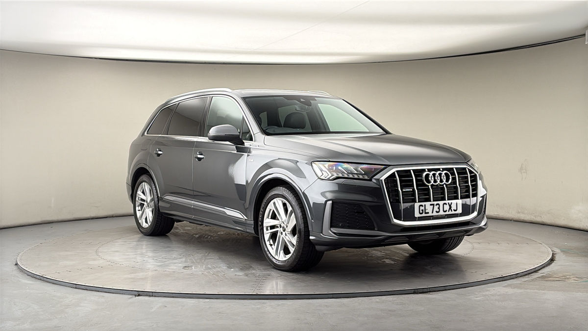 Audi Q7 Sticky Header Image