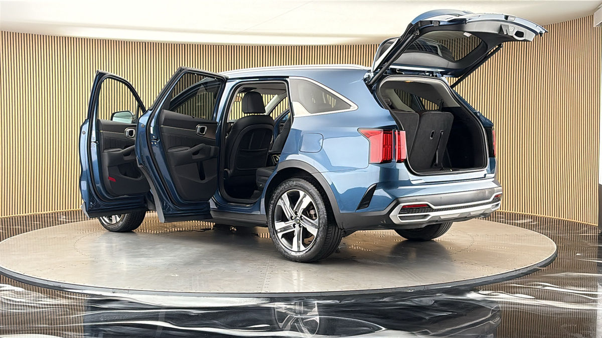 More views of Kia Sorento
