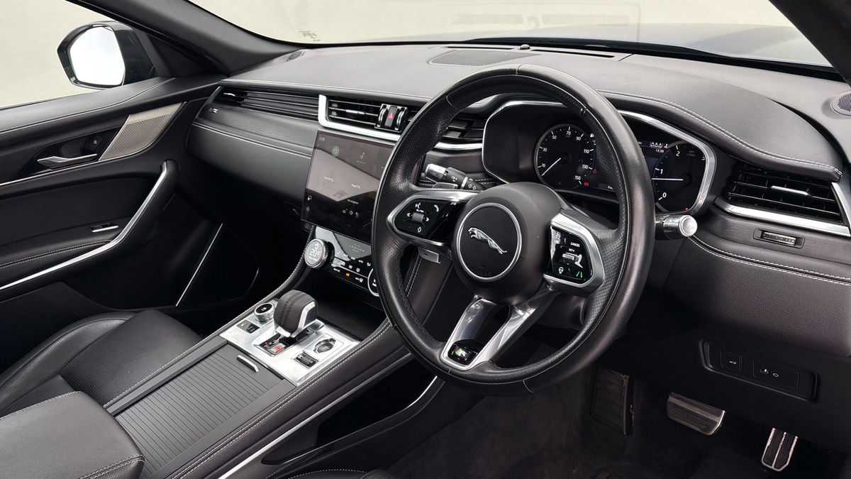 Jaguar F-PACE Image 5