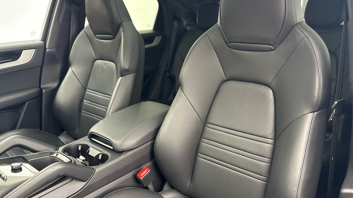 Porsche Cayenne Image 7