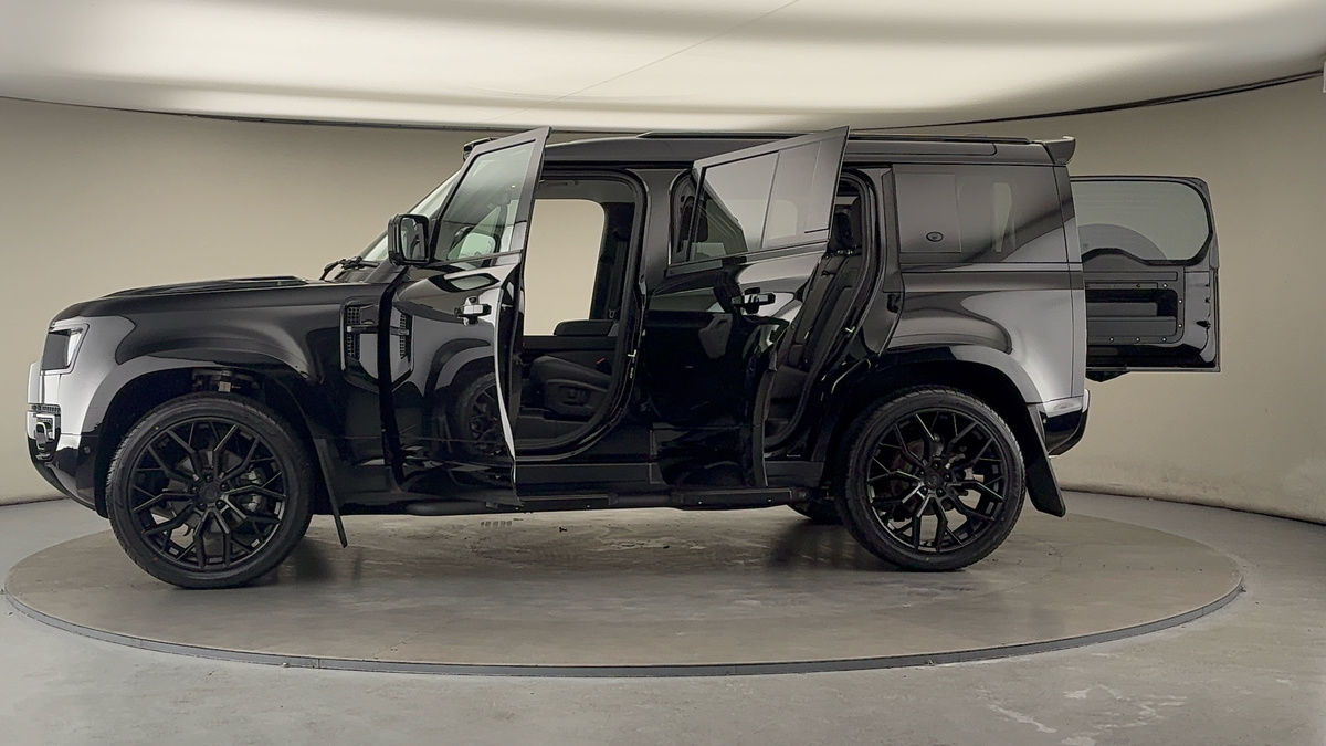 More views of Land Rover Defender 110