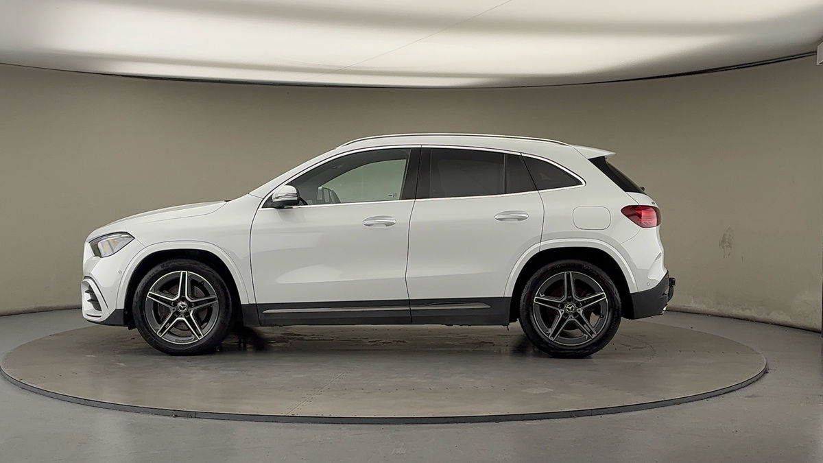 Mercedes-Benz GLA Image 15