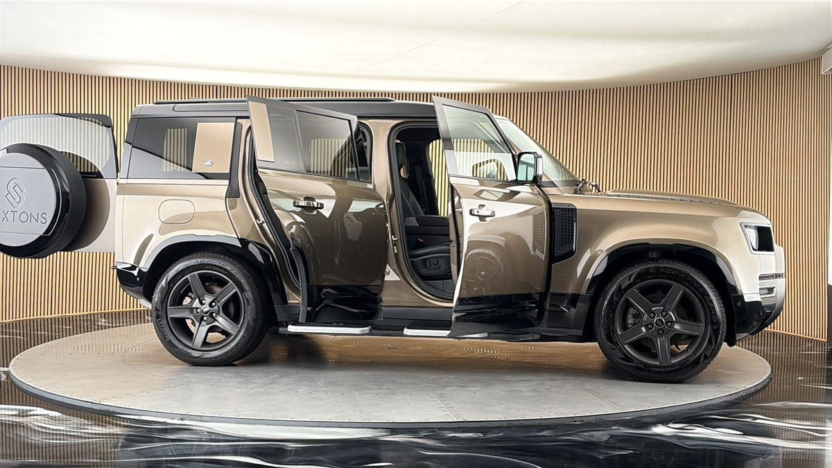 More views of Land Rover Defender 110