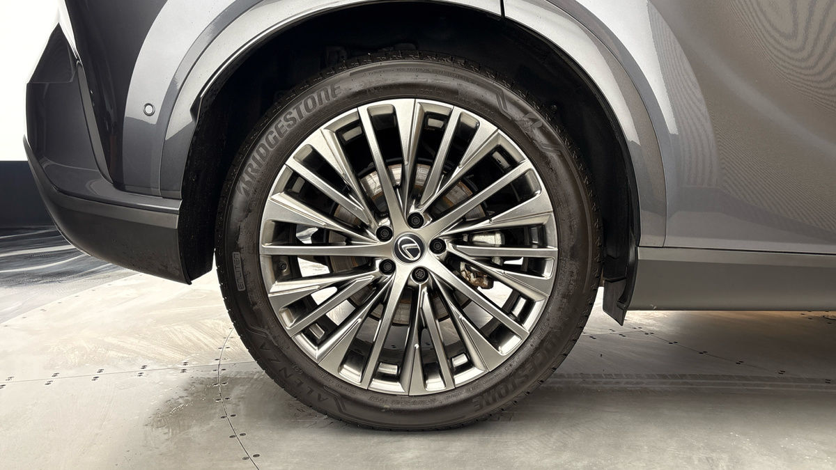Lexus RX Image 10