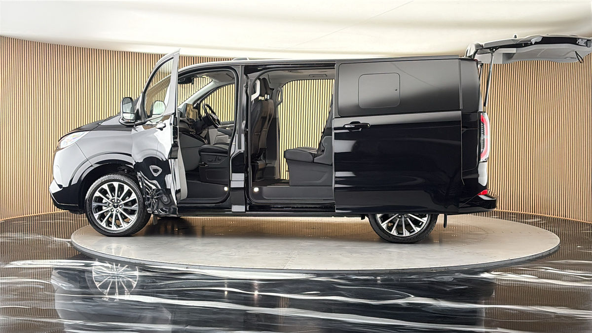 More views of Ford E-Tourneo Custom