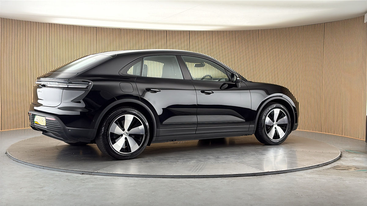 More views of Porsche Macan