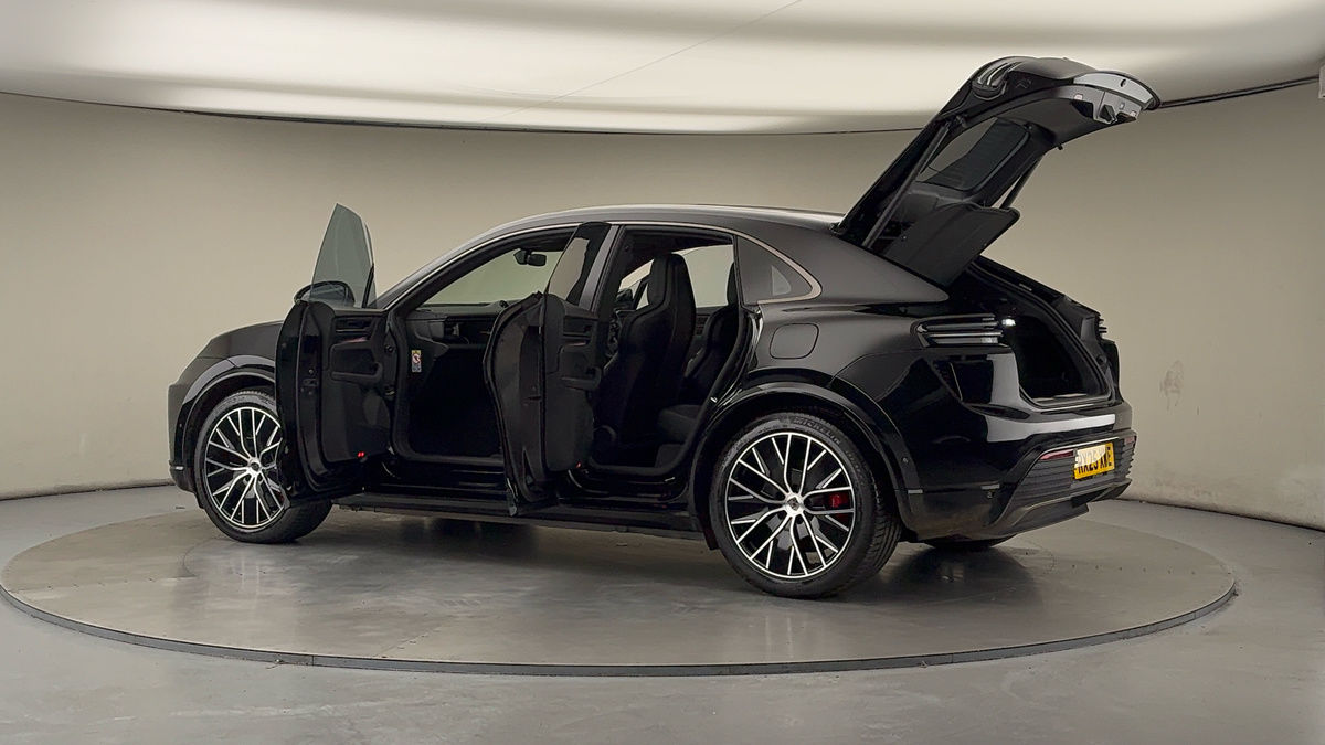 More views of Porsche Macan