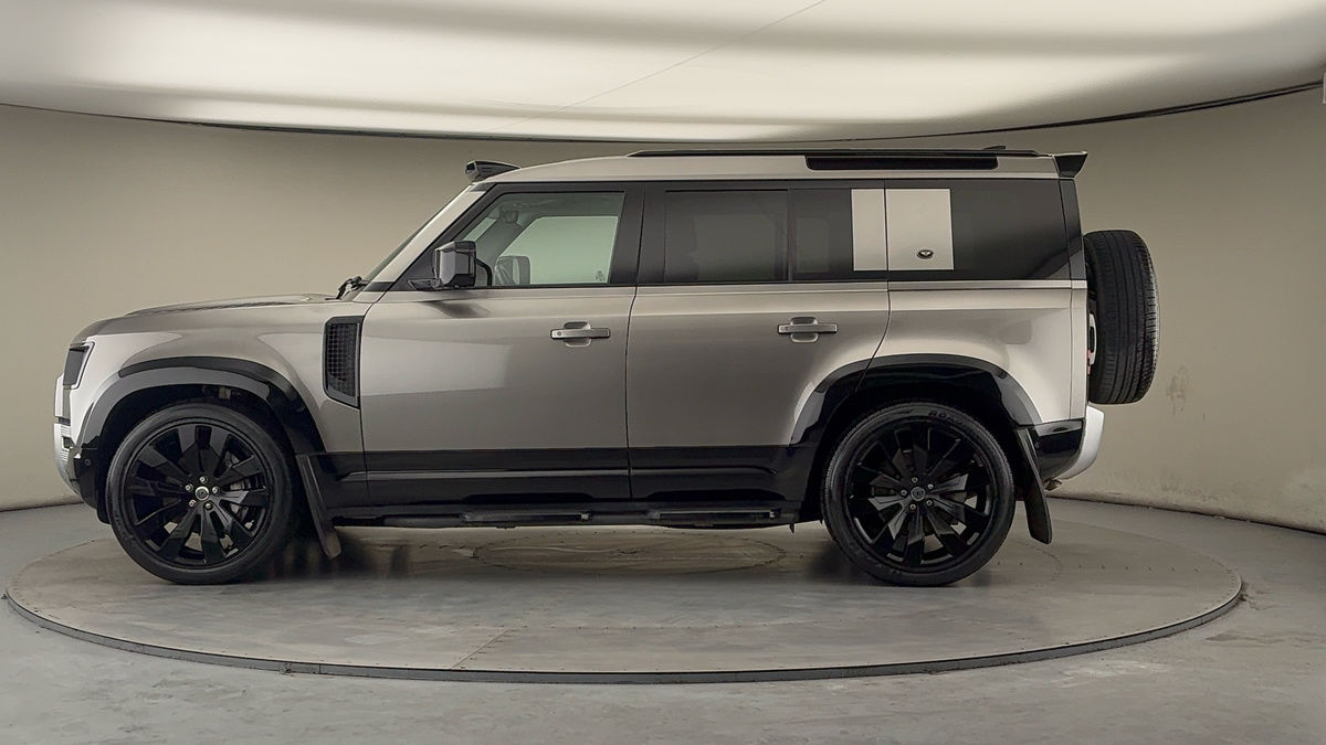 Land Rover Defender 110 Urban Image 15